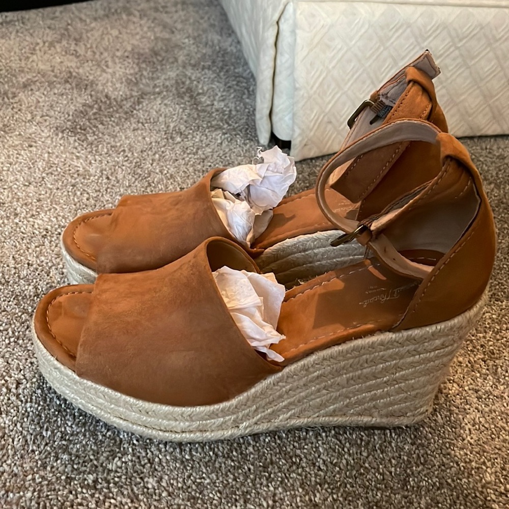 Wedge sandals